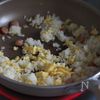 ひとりご飯に！【シンプルレタスチャーハン】の工程3