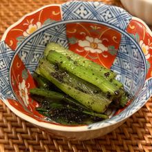 髪や肌のハリつやに【小松菜の黒ごま和え】