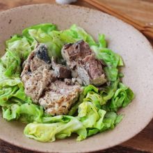 レモン香る☆キャベツとサバ缶のレモン蒸し
