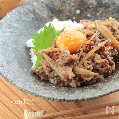 牛肉とごぼうのすき焼き丼§おいしいつゆだくスタミナ丼
