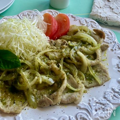 おいしくアレンジ！バジル風味の玉ねぎたっぷり生姜焼き