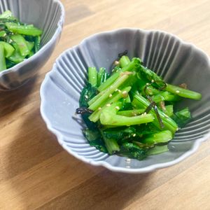 ゆかりの作ってみた!投稿(レンジで完成♡1分！『小松菜と塩昆布のおかか和え』お弁当にも)