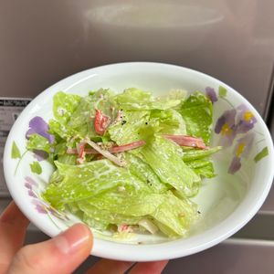 ケの作ってみた!投稿(カニカマレタスのやみつき♡おつまみサラダ【#包丁いらず】)