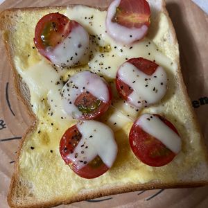 万福の作ってみた!投稿(トマトのジューシーさがたまらない!トマチートースト)
