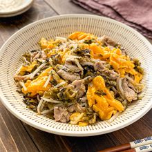 【包丁いらずで簡単！高菜と豚玉もやし炒め】ご飯にのせても◎