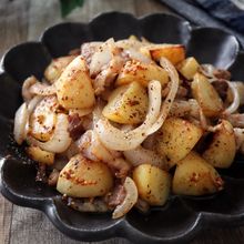 ［じゃがいもと豚肉の粒マスタード炒め］シンプルだけど美味しい