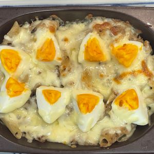 とーるじーじの作ってみた!投稿(アツアツどうぞ！子供も大好き♡ゆで卵とツナのマカロニグラタン)