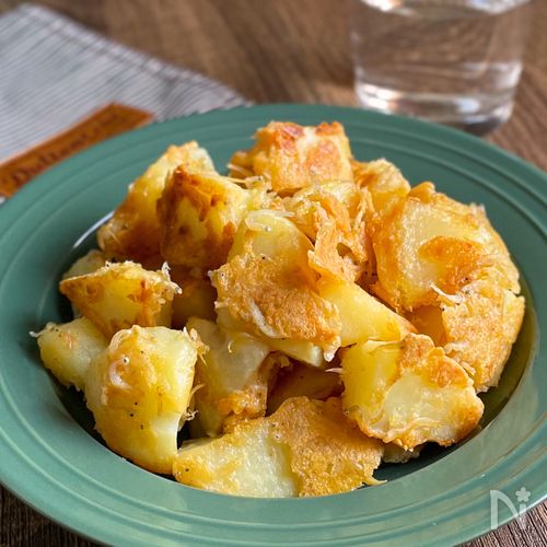 材料4つ♡子供ウケ抜群「じゃが芋のカリカリしらすチーズ焼き」