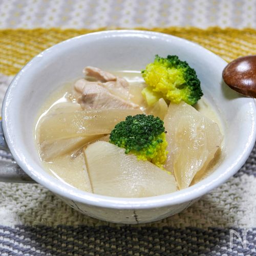 素材の味を楽しむクリーミーな蕪と鶏むね肉のクリーム煮