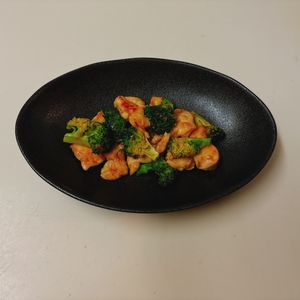 りんの作ってみた!投稿(【胸様レシピ】胸肉とブロッコリーのオイマヨ炒め♪)