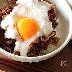 牛とろろ丼。