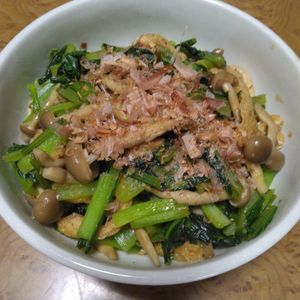 ももの作ってみた!投稿(小松菜ならこれ！【小松菜と油揚げのおかか炒め】)