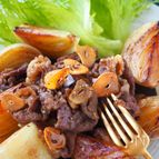 ご飯おかわり【シャキッと新玉ねぎと牛こま肉のガリバタ醤油】