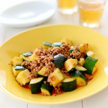 ズッキーニのピリ辛肉みそ炒め