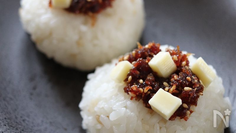 おにぎりの具_甘辛おかかxチーズ | レシピサイトNadia