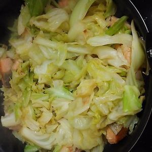 ゆかねこの作ってみた!投稿(キャベツと鮭のバター醤油炒め)