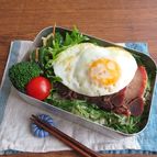 お弁当のごはんに”焼き豚たまご飯”