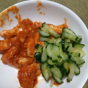 1556395の作ってみた!投稿(【鶏むねきゅうりのコチュ味噌チキン】柔らかむね肉で絶品おかず)