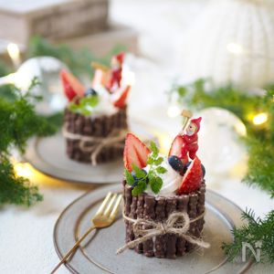 市販ロールで簡単！ちっちゃな切り株ケーキ【クリスマス】 | レシピ