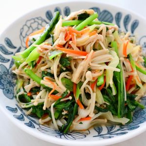 まゆの作ってみた!投稿(春菊とえのきのゆずこしょう炒め。簡単！作り置きにも。)