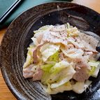 さっぱり美味♡豚ばらとキャベツと玉ねぎの白だしにんにく炒め