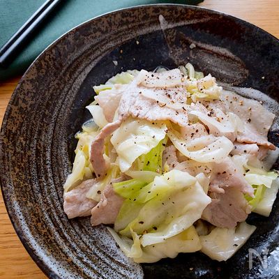 さっぱり美味♡豚ばらとキャベツと玉ねぎの白だしにんにく炒め