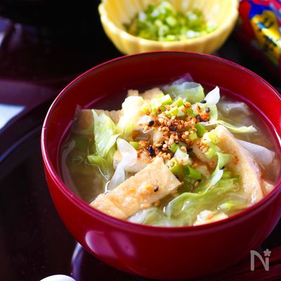【煮干し浸けるだけの出汁】キャベツと油揚げの味噌汁