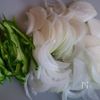 つくおきに！鶏むね肉と新たまねぎの南蛮漬けの工程1