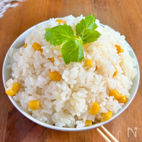 〖入れて炊くだけ〗本鶏だしでコーン塩炊き込みご飯