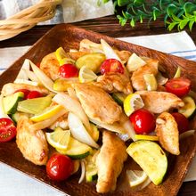 レモンで爽快！【ズッキーニと鶏むね肉のワンパン甘酢炒め】