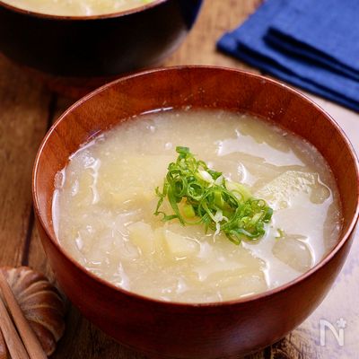 甘みがおいしい♡『とろ玉じゃがいものお味噌汁』