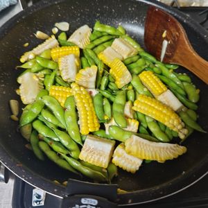 1053291の作ってみた!投稿(指までうま〜い♡とうもろこしと枝豆の旨塩炒め)