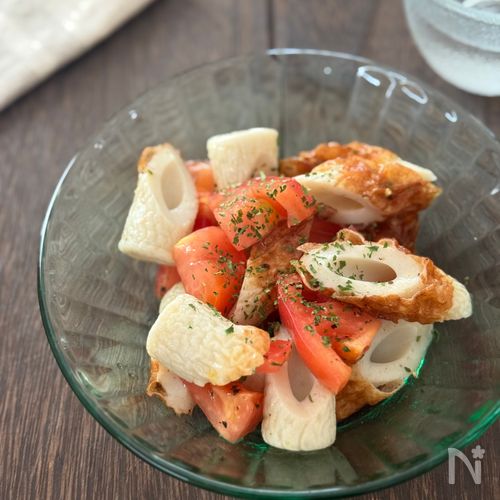 材料ふたつで副菜！《ちくわとトマトのマリネ》
