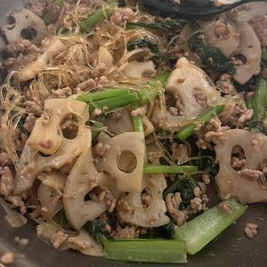679332の作ってみた!投稿(小松菜入り♪ひき肉とれんこんの春雨炒め)