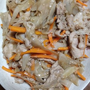 ハムハム父さんの作ってみた!投稿(行列の定食屋さんの🍚豚バラピリ辛きんぴらごぼう🤩)