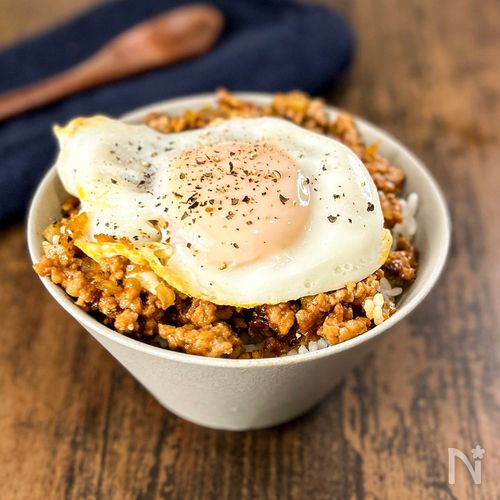 【ロコモコ丼】ひき肉と卵だけで絶品✨