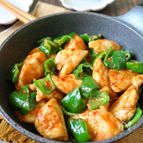 ワンパン10分！【鶏むね肉とピーマンのピリ辛味噌炒め】