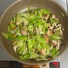 ご飯が進む！【鶏肉とキャベツの旨ぽん炒め】ワンパンで簡単◎の工程3