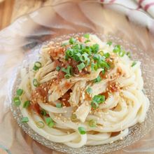 ごま油香る♫さっぱり蒸し鶏の梅つゆ冷やしうどん