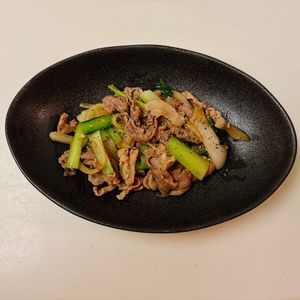 りんの作ってみた!投稿(絶品！【豚こま肉と小松菜のからし炒め】ごはんが進む簡単おかず)