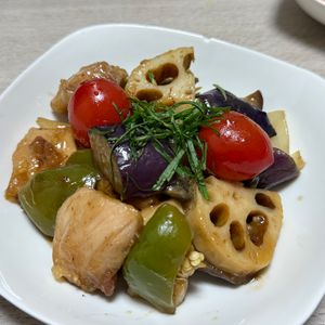 みーこの作ってみた!投稿(極ウマ！夏野菜で栄養満点♡鶏むね肉deなすピーマンの甘酢炒め)