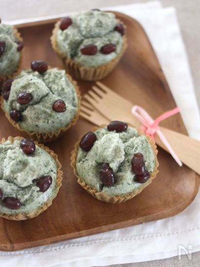 白あんとよもぎの米粉蒸しパン