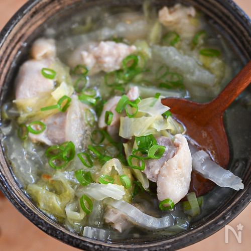旨味たっぷり♪鶏肉と白菜のスープ