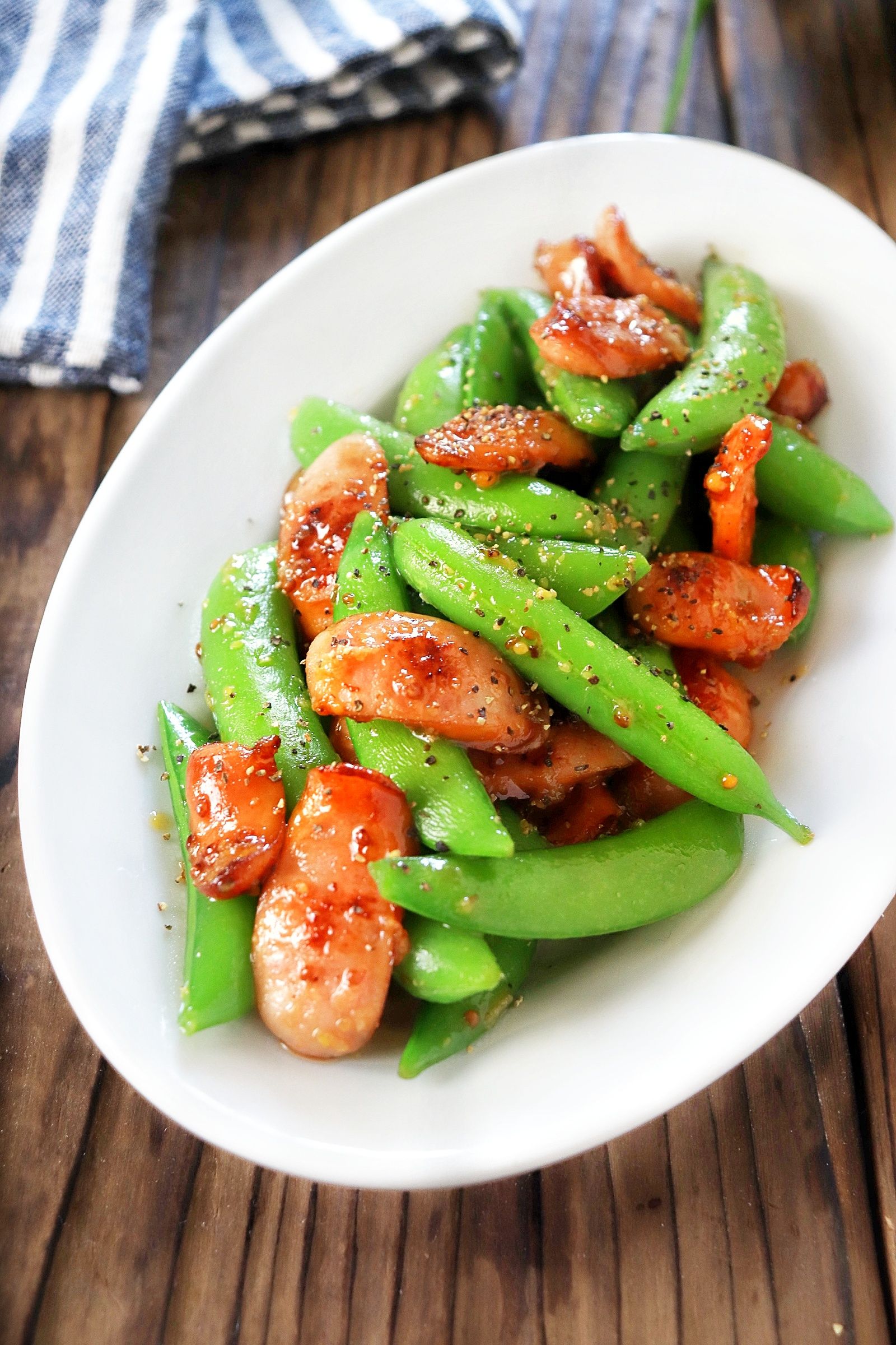 スナップエンドウとウインナーのハニーマスタード炒め