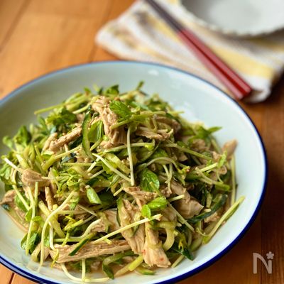 簡単美味しい！鶏むね肉と豆苗きゅうりの棒棒鶏サラダ