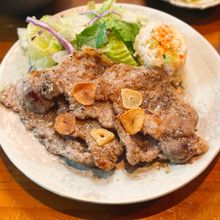 漬けて、ただ焼くだけ【豚ロースの柔らか黒胡椒焼き】