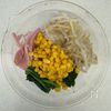 ほうれん草ともやしの《おかかコーンサラダ》の工程1