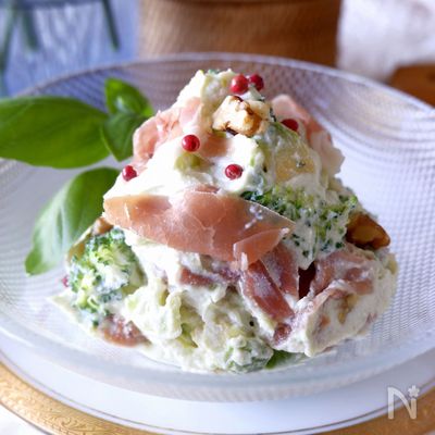 アボカドとブロッコリーと生ハムのリコッタチーズ和え