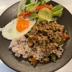 ずんずんの作ってみた!投稿(【夏野菜ガパオライス】家にある調味料で簡単！虜になる夏ご飯☆)