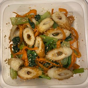 おかか昆布🍙の作ってみた!投稿(【小松菜と人参とちくわのごま和え】栄養満点◎彩り◎お弁当にも)